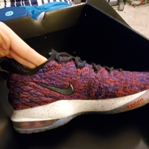 Basketball Shoes - Picture 3 of 5